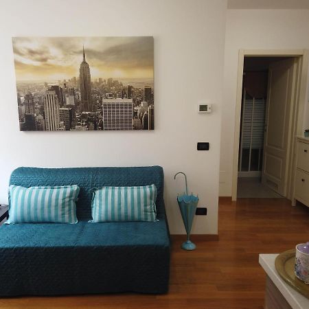 Magenta Centre Economy Appartement Genua Buitenkant foto