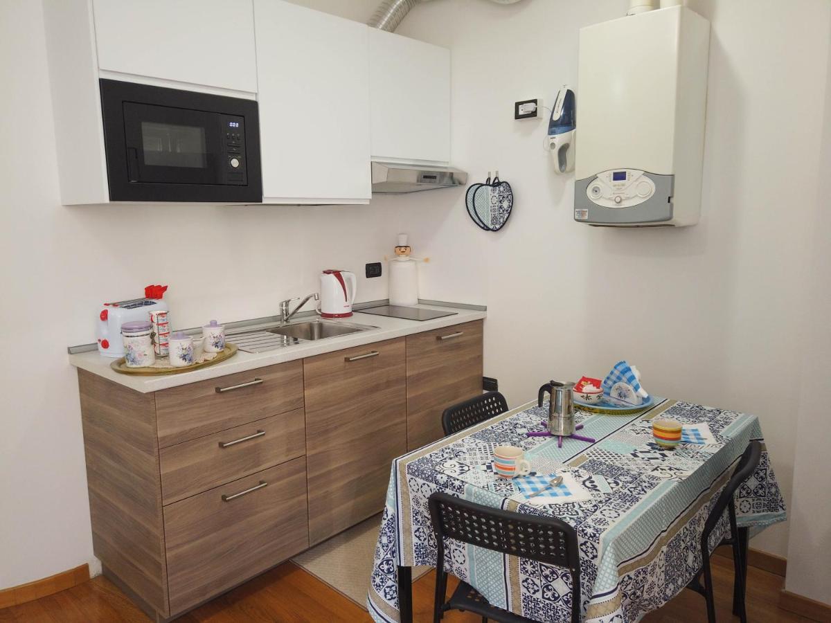 Magenta Centre Economy Appartement Genua Buitenkant foto